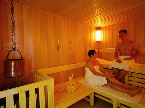 Paar in der Finnischen Sauna
