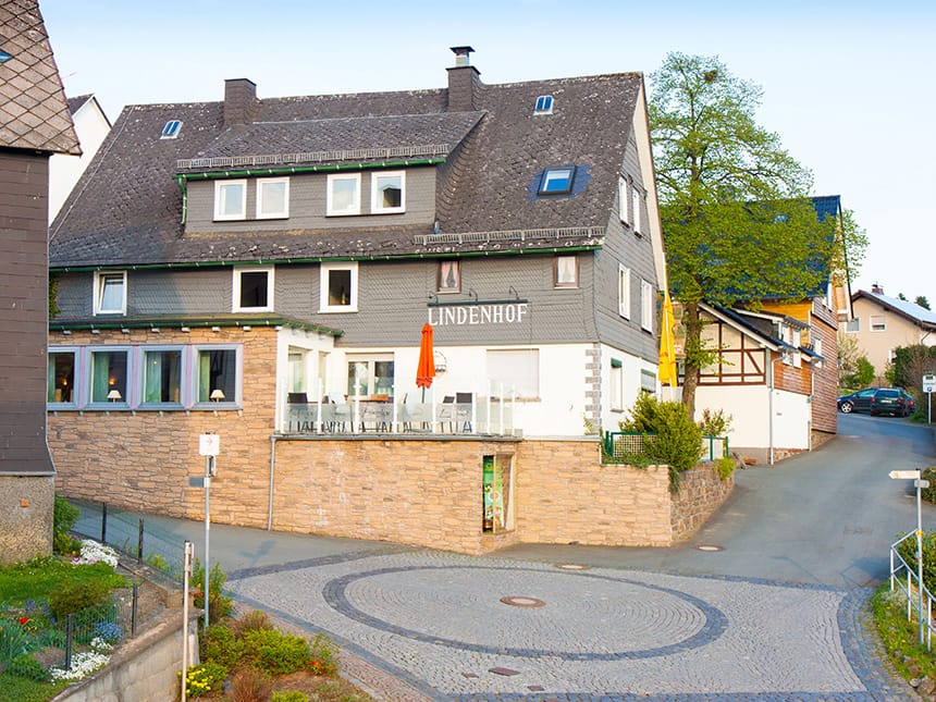 Ansicht Hotel bei Tag