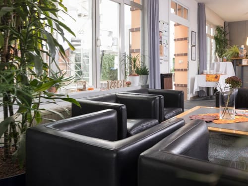 Lobby mit Sitzmöglichkeiten
