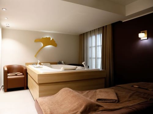 Exklusives Hotelzimmer mit Whirlpool – Luxus und Entspannung pur