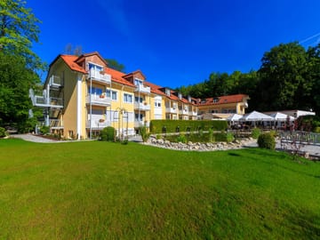 Hotel am Tag von Aussen