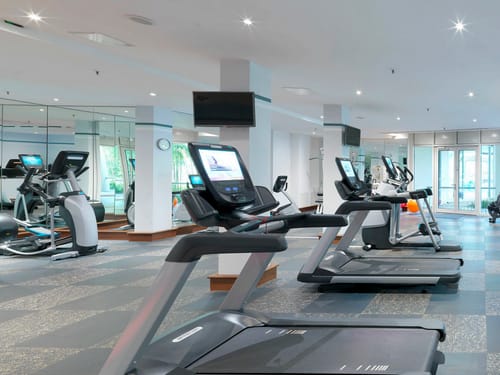 Fitnessraum mit Cardiogeräten