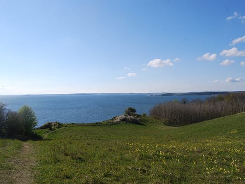 fantastische Blick auf das Meer vom Festland aus