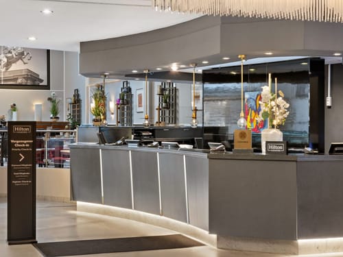 Eingangsbereich und Lobby im Hotel Hilton