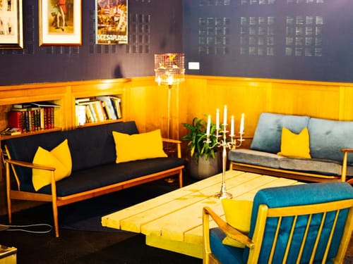 Gemütliche Loungemöbel in der Scesa Bar