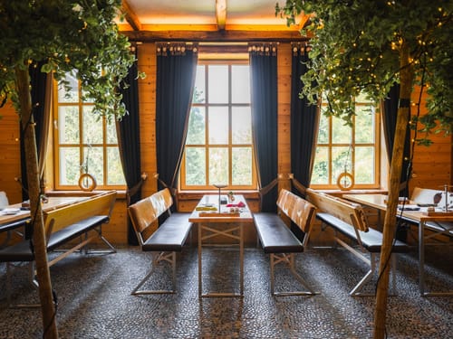 Stilvolles Restaurant mit rustikalem Charme