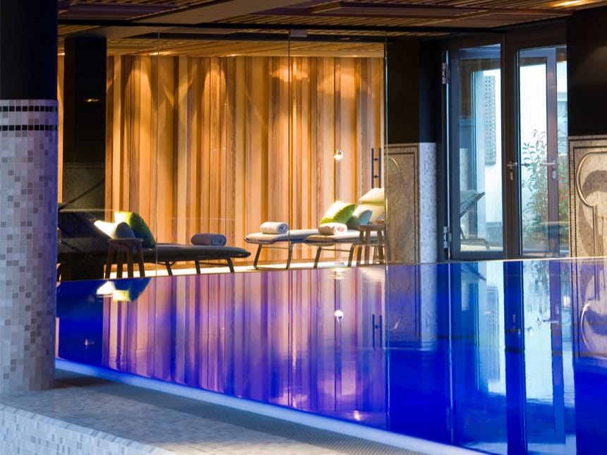 Wellnessbereich mit Innenpool im Hotel Erbprinz
