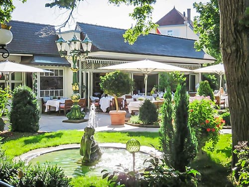 Schöne Terrasse mit einem Brunnen