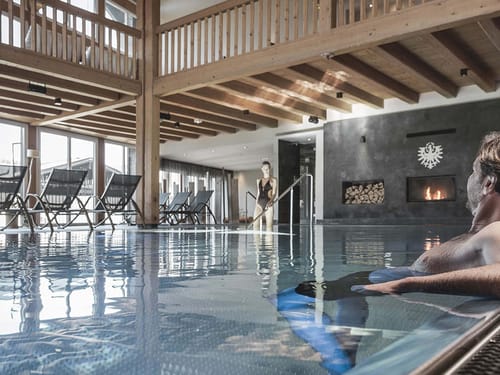 Poollandschaft im Wellnessbereich