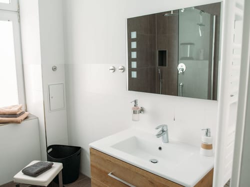 Badezimmer mit Dusche