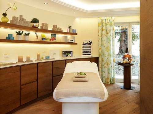 Beautybdereich mit Wellnessliege