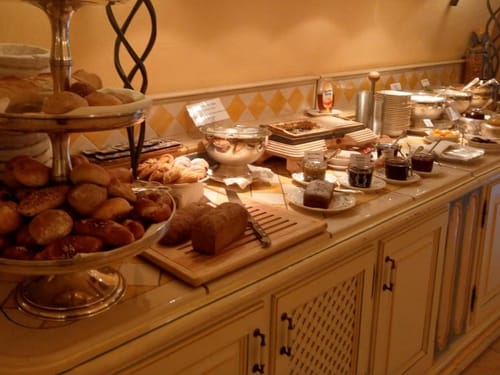 Speisen am Frühstücksbuffet