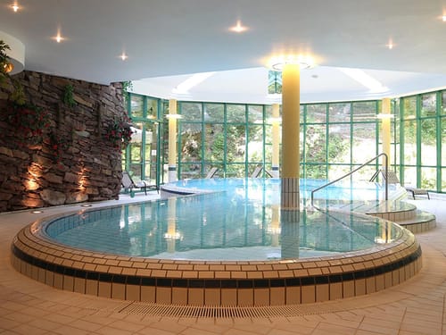 Indoor Pool im Wellnessbereich