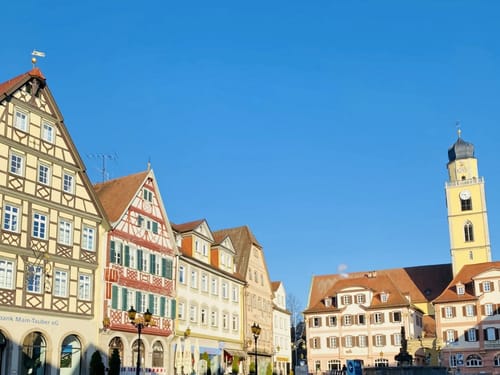 Marktplatz von Bad Mergentheim mit Fachwerkhäusern