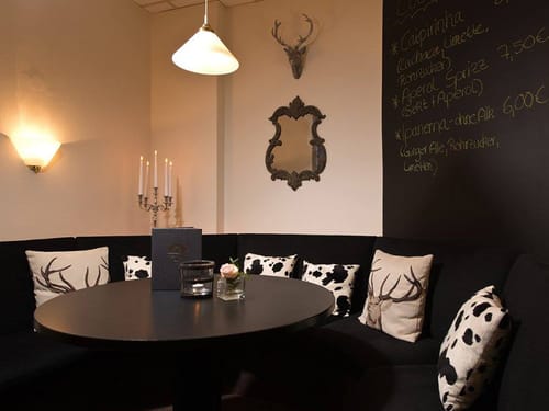 gemütliche Sitzecke in der Hotelbar