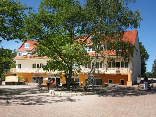Hotel am Tag von aussen