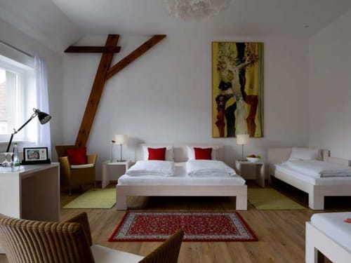 Standard Doppelzimmer mit Doppelbett und Beistellbett