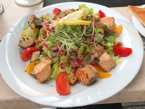 Salatvariation im Restaurant