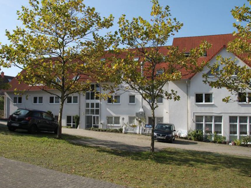 Außenansicht im Hotel Leo bei Tageslicht