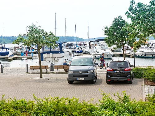 Parkplatz an Hafen