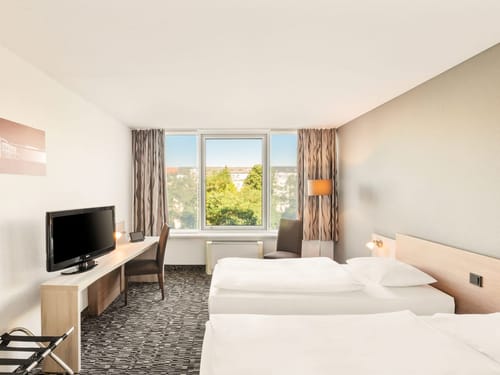 hel und freundlich eingerichtetes Doppelzimmer mit Twinbett