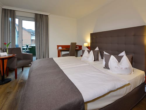 Doppelzimmer Standard mit Box Sprinbett, Sitzecke und Balkon