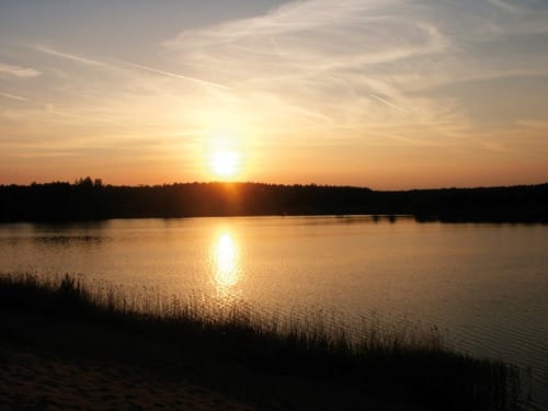 Ein See wo die Sonne untergeht