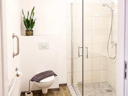 Bad mit WC und Dusche