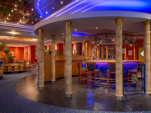 Hotelbar mit blauer LED Beleuchtung