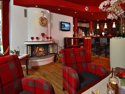 Hotelbar mit Kaminecke