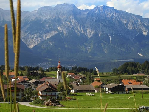 Hall und Umgebung