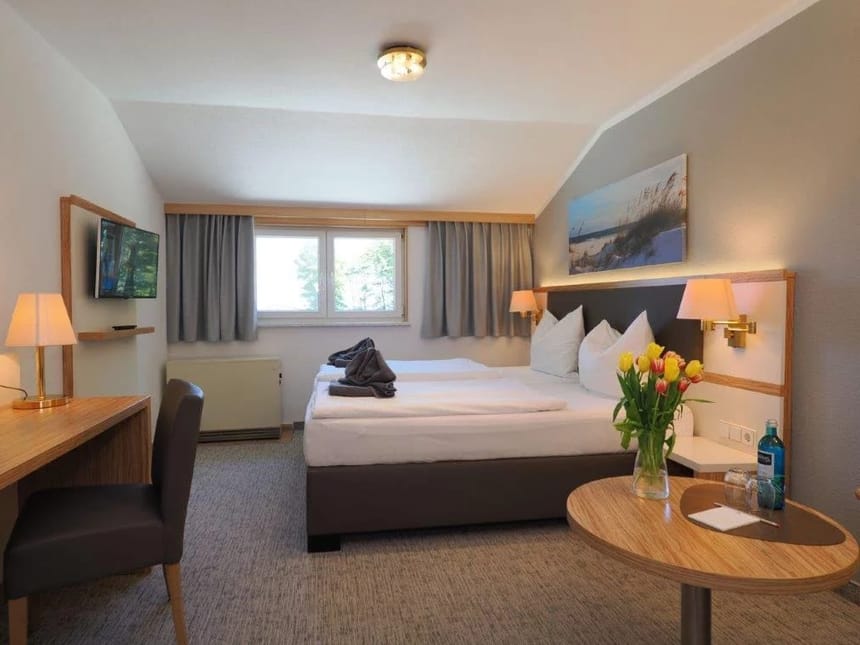 Großes, helles Zimmer