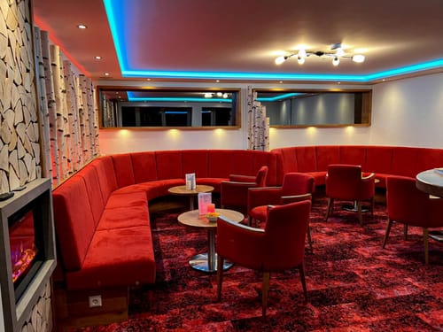 Bar mit Sitzecken