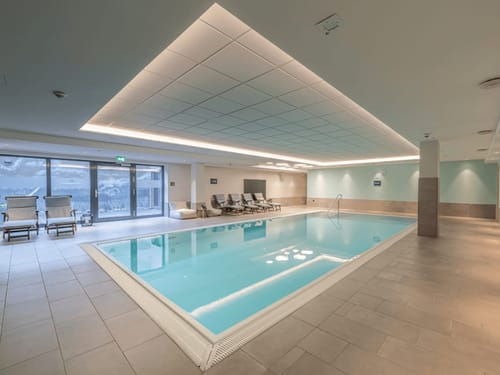 Wellnessoase mit Hallenbad