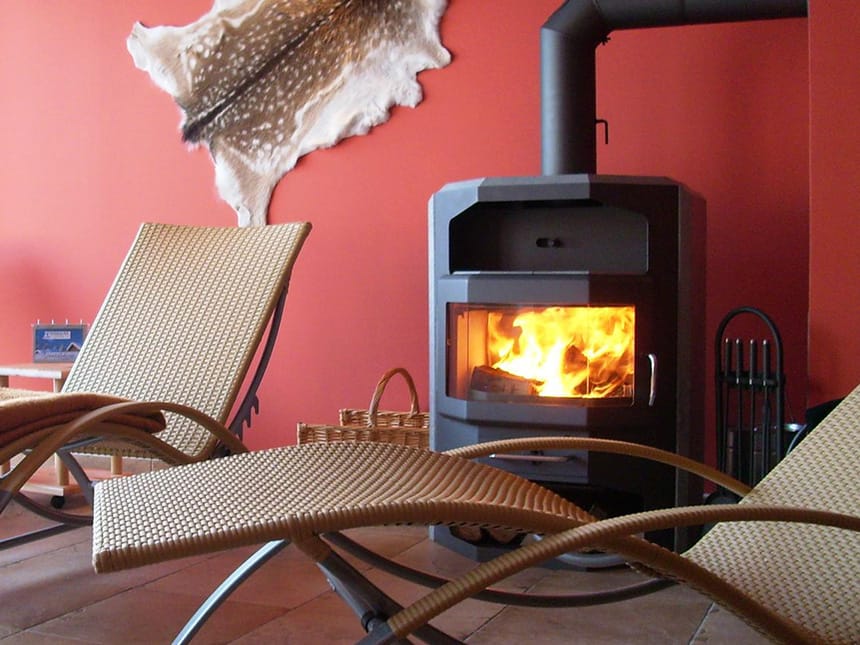 Ruhebereich mit Kamin
