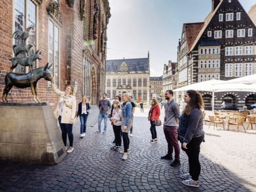 Bremen Stadtfühtung mit mehreren Personen