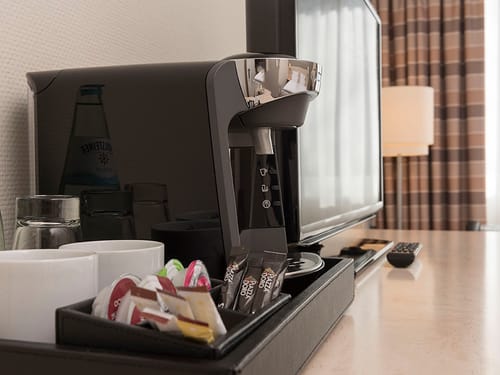 Kaffee und Teezubereiter im Hotelzimmer