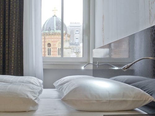 modernes Doppelzimmer mit herrlichem Blick