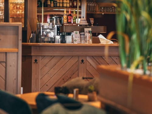 Hotelbar mit Sitzmöglichkeiten