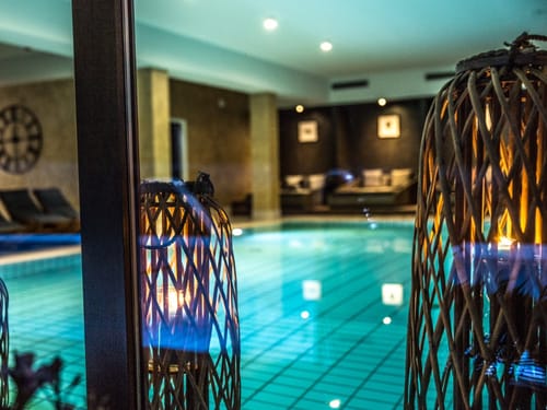 Pool im Wellnessbereich