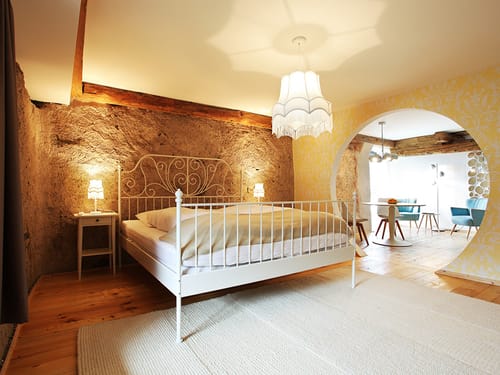 Doppelzimmer mit offenem Wohn und Schlafbereich