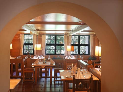 Gedeckte Tische im Restaurant