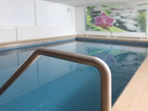 Schwimmbecken