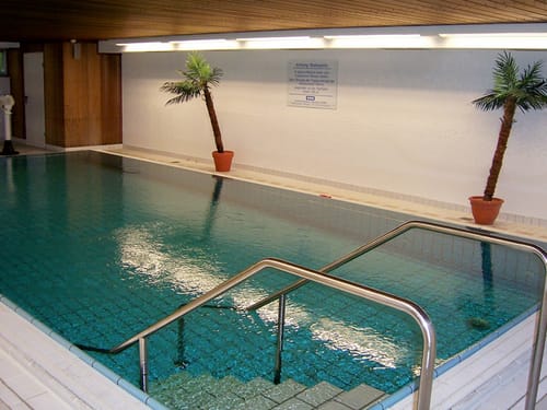 Indoor Pool im Wellnessbereich