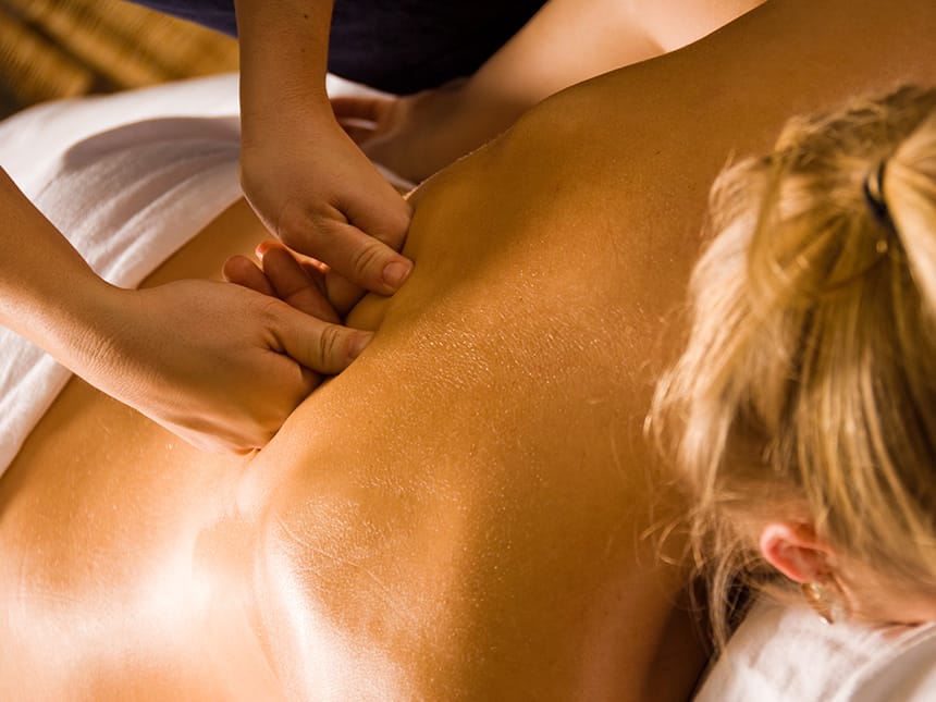 Massageanwendung im Wellness Center