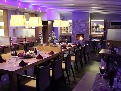 gemütlich eingedeckte Tisch im Restaurant Laubvwerk