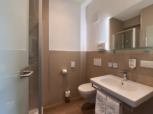 Geräumiges Badezimmer