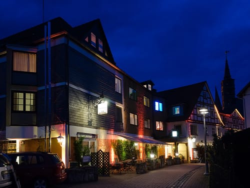 Hotel Goldflair am Rathaus am Abend