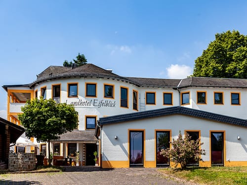 Außenansicht bei Sonnenschein