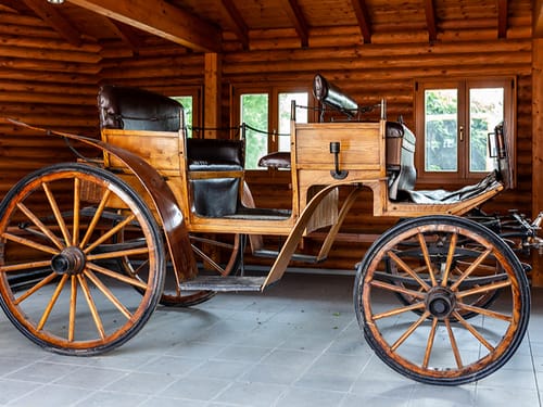 Alte Kutsche aus Holz
